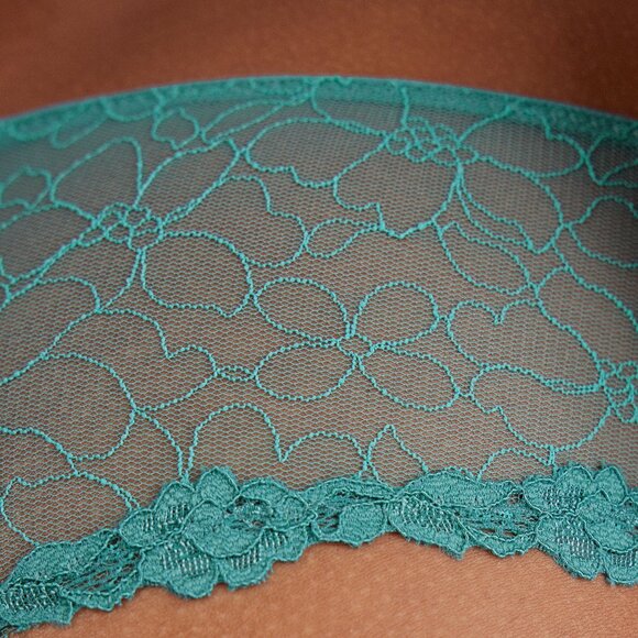 Intimissimi Lingerie 2-piece Bra (36B) and Briefs (M) Set - Picture 10 of 13